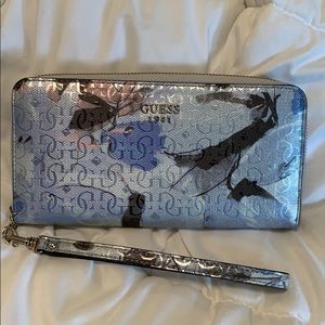 Beautiful Guess wristlet NEW